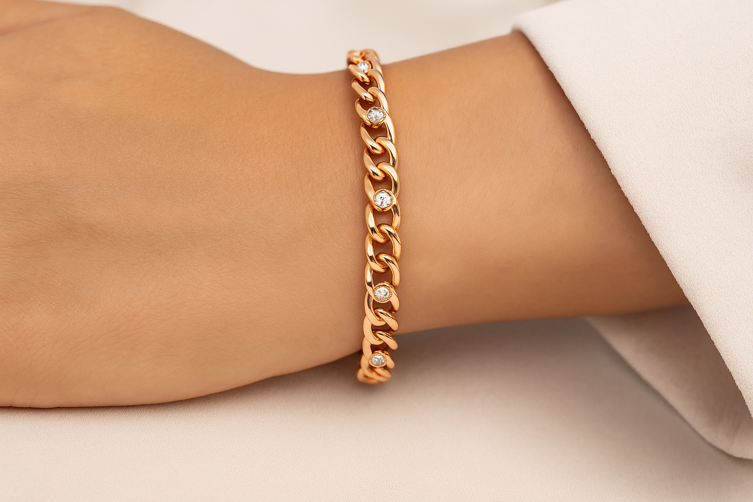 Red Robin Round Lab Grown Diamond Bracelet