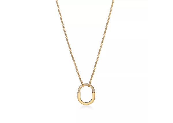Happy Lock Pendant in Yellow Gold with Diamonds